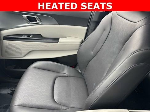 Used 2024 Kia Carnival LX image 23