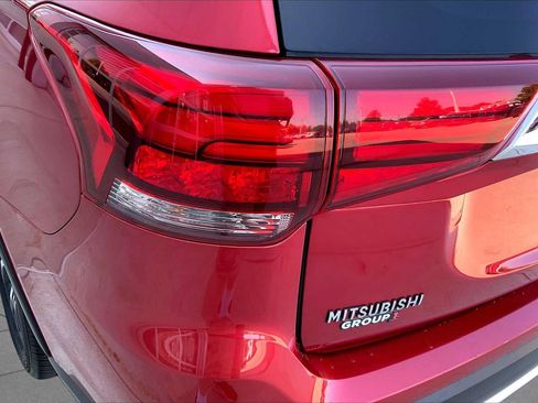 Used 2017 Mitsubishi Outlander SEL AWD/4WD image 28