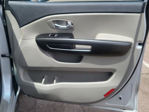 Used 2019 Kia Sedona LX FWD image 16