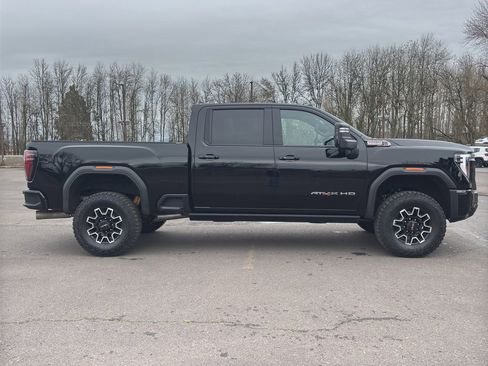 Used 2025 GMC Sierra 2500 AT4X image 28