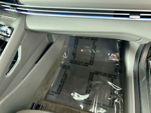 Used 2025 Hyundai Elantra SEL image 32