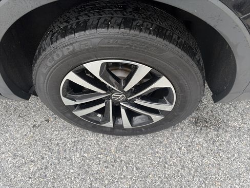 Used 2022 Volkswagen Tiguan S image 16