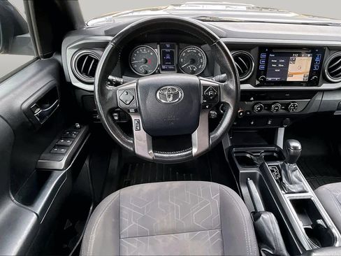 Used 2017 Toyota Tacoma TRD Sport w/ Tow Package RWD image 6