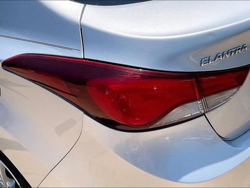 Used 2014 Hyundai Elantra SE FWD image 23