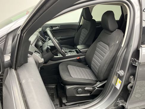 Certified 2024 Ford Edge SE w/ Cargo Accessory Package image 9