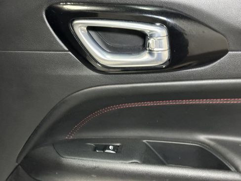 Used 2025 Jeep Compass Trailhawk AWD/4WD image 34