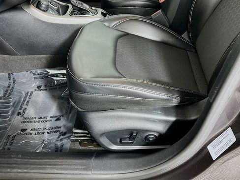 Used 2017 Jeep Compass Latitude w/ Popular Equipment Group image 18