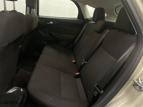 Used 2018 Ford Focus SE image 16