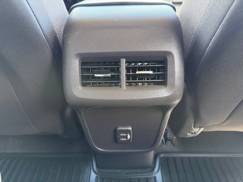Used 2024 Chevrolet Equinox LT FWD image 27