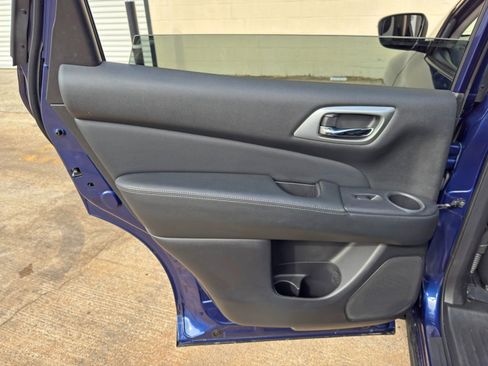 Used 2020 Nissan Pathfinder S FWD image 39