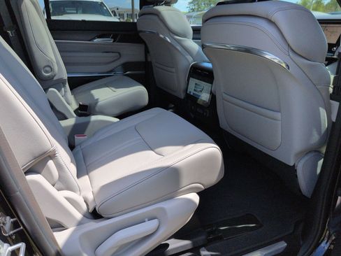 New 2026 Jeep Grand Wagoneer Summit w/ Premium Group III AWD/4WD image 25