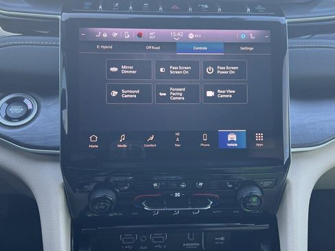 Used 2023 Jeep Grand Cherokee 4WD w/ Luxury Tech Group II image 26