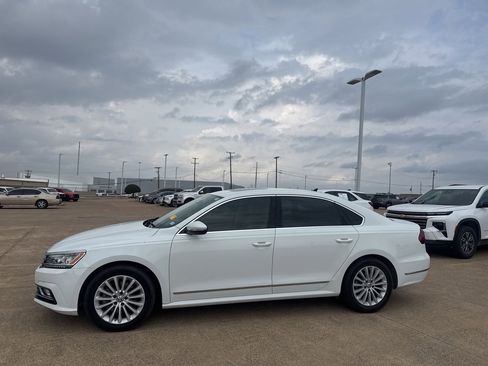 Used 2017 Volkswagen Passat 1.8T SE image 11