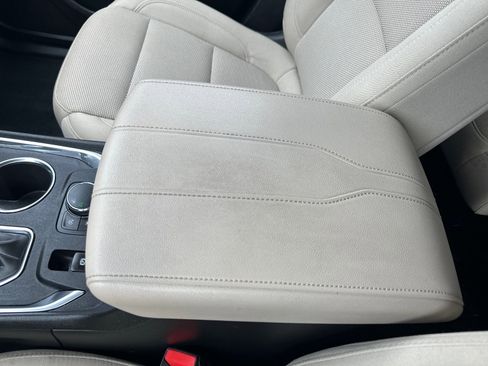 Used 2023 Chevrolet Traverse LS image 35