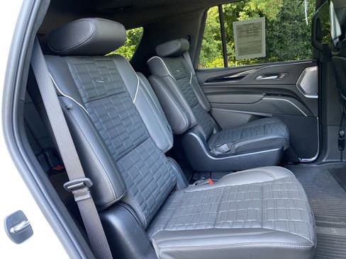 Used 2024 Cadillac Escalade V w/ LPO, ONYX Package image 39