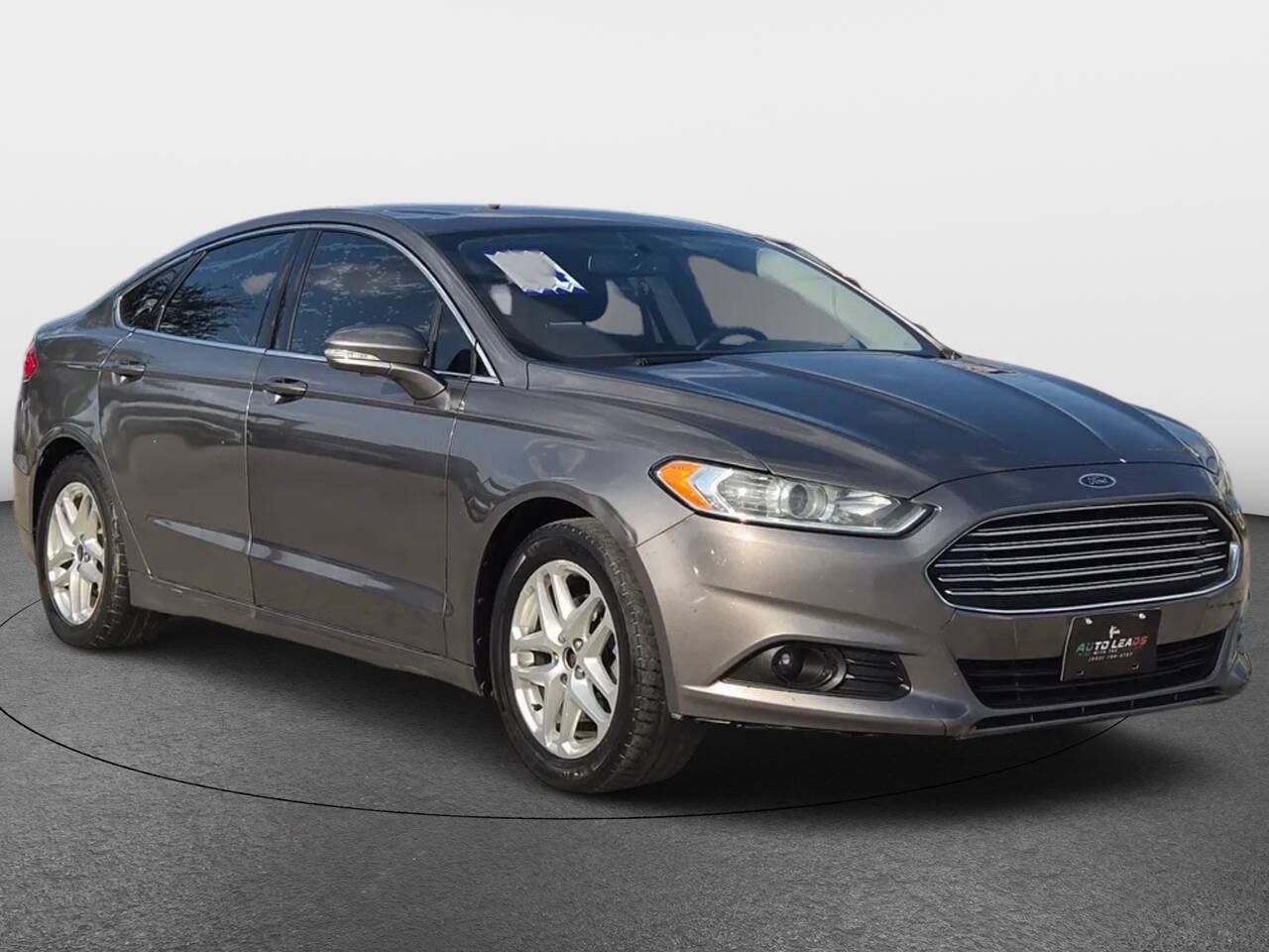 Used 2014 Ford Fusion SE w/ Equipment Group 202A FWD image 2