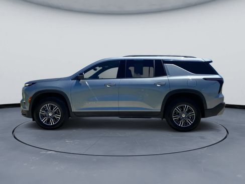 Used 2026 Chevrolet Traverse LT AWD/4WD image 2