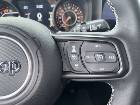 Used 2025 Jeep Wrangler Sport S image 32