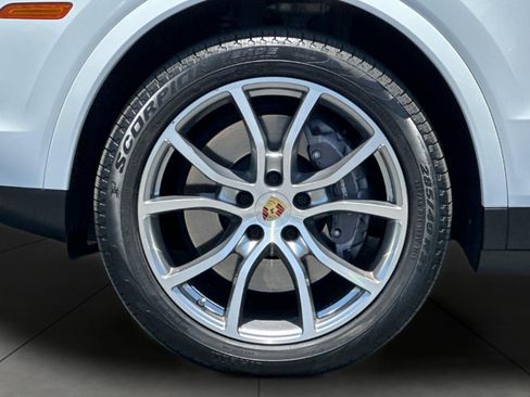 Used 2023 Porsche Cayenne AWD/4WD image 25