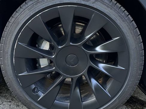 Used 2021 Tesla Model Y Long Range image 12