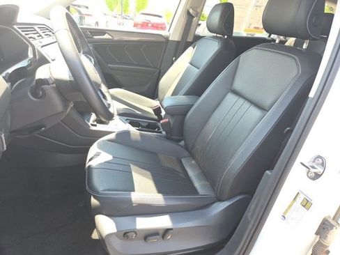 Used 2023 Volkswagen Tiguan SE FWD image 9