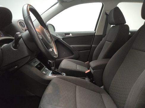 Used 2018 Volkswagen Tiguan Limited w/ Premium Package image 17