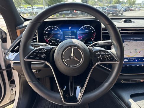 Used 2025 Mercedes-Benz E 350 4MATIC Sedan image 18