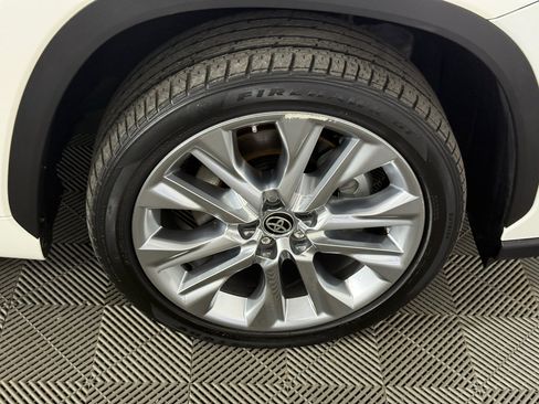 Used 2020 Toyota Highlander Limited image 13