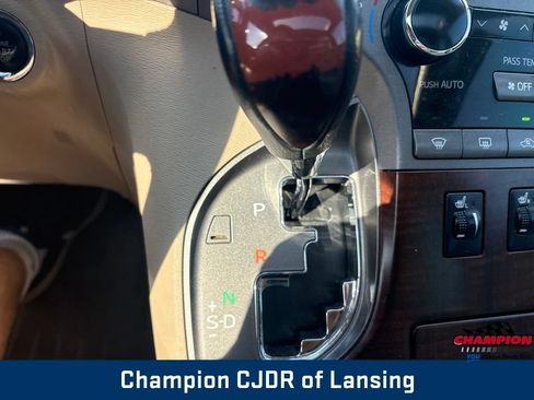 Used 2010 Toyota Venza AWD image 25