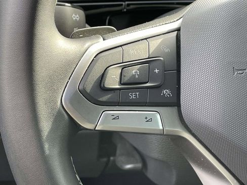 Used 2024 Volkswagen Atlas Cross Sport SE image 19