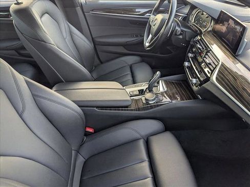 Used 2019 BMW 530e w/ Premium Package image 21