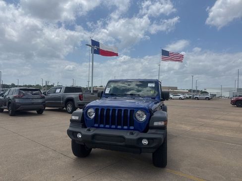 Used 2020 Jeep Wrangler Sport AWD/4WD image 5