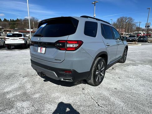 Used 2023 Honda Pilot Touring image 4