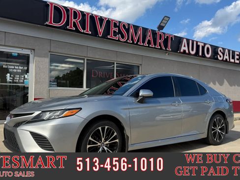 Used 2019 Toyota Camry SE FWD image 1