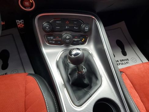 Used 2015 Dodge Challenger SRT Hellcat RWD image 19