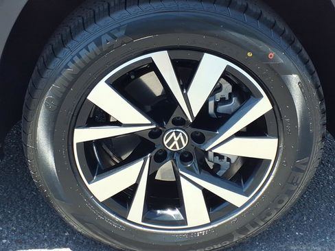 Certified 2023 Volkswagen Atlas Cross Sport SE AWD/4WD image 9
