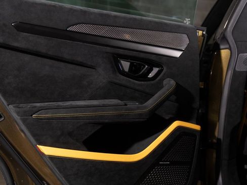 Used 2024 Lamborghini Urus Performante AWD/4WD image 28