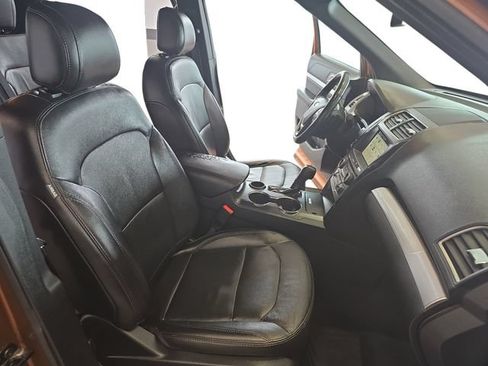 Used 2017 Ford Explorer XLT w/ Equipment Group 202A FWD image 9