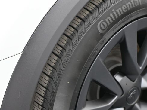 Used 2023 Tesla Model X image 25