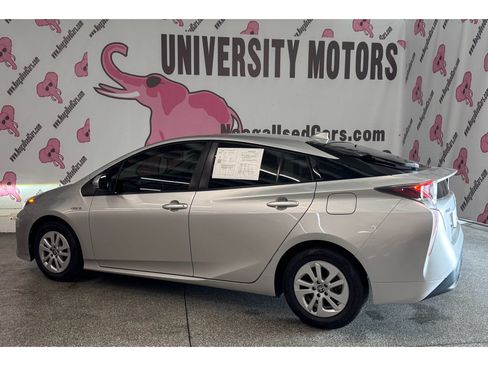 Used 2016 Toyota Prius Two w/ Preferred Accessory Package FWD image 12