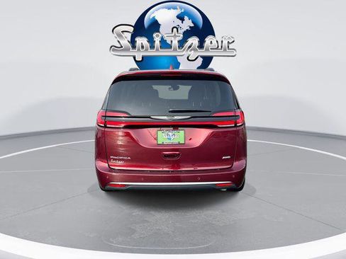 Certified 2022 Chrysler Pacifica Touring-L image 8