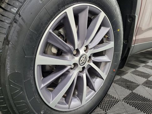 Used 2019 Toyota Highlander XLE AWD/4WD image 31