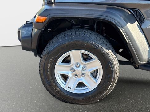 Used 2020 Jeep Gladiator Sport w/ Quick Order Package 24S AWD/4WD image 12