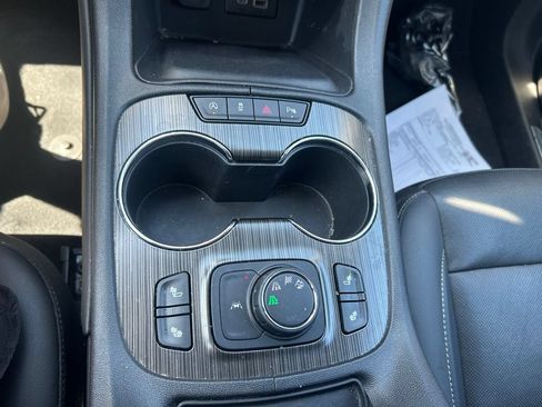 Used 2023 GMC Acadia SLT AWD/4WD image 27