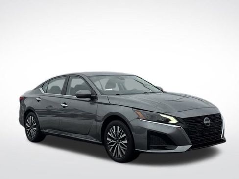 Used 2023 Nissan Altima 2.5 SV w/ SV Premium Package image 4