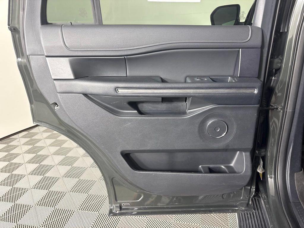 Used 2023 Ford Expedition XLT RWD image 43