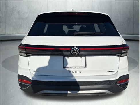 New 2026 Volkswagen Taos SEL image 5