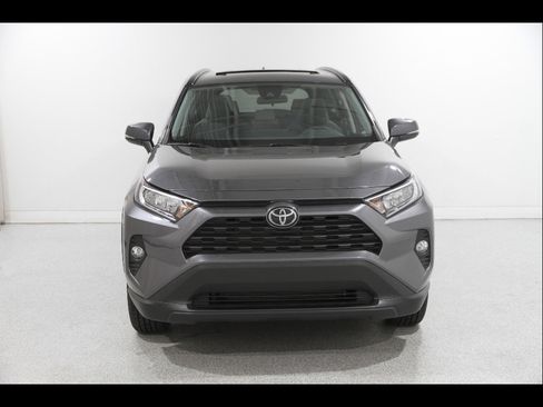 Used 2019 Toyota RAV4 XLE w/ Convenience Package AWD/4WD image 2
