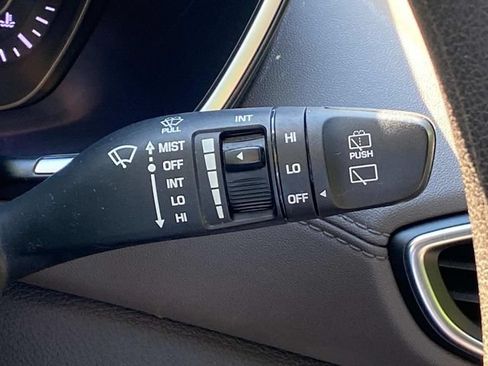 Used 2019 Hyundai Santa Fe SEL FWD image 19
