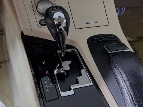 Used 2013 Lexus ES 300h image 24